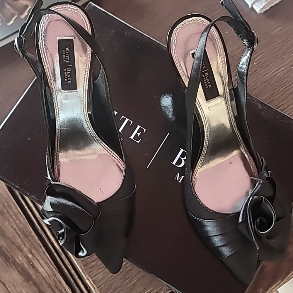White house Black market Abigail heels